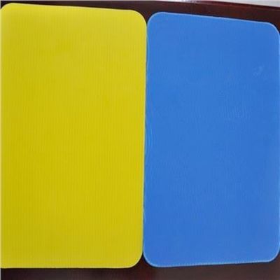 La larghezza di plastica dello strato ondulata 5mm 2.5m del bene durevole ha colorato gli strati di Correx