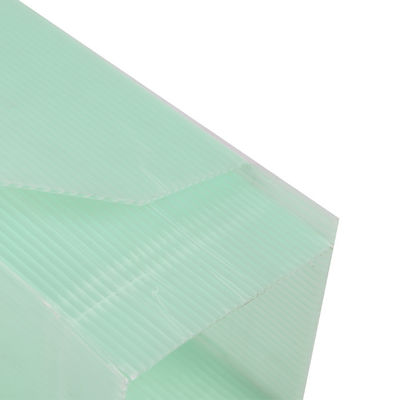 Il verde ha ondulato l'albero di plastica custodice l'involucro di plastica del tronco di albero di Coroplast