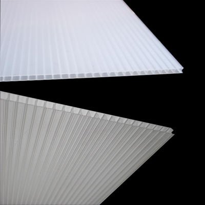 Il bianco ha ondulato variopinto stampabile dello strato di plastica degli strati 4x8 Coroplast