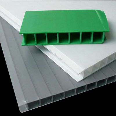 formazione del foglio ondulata del polipropilene di 3mm 4mm che pavimenta lo strato di protezione