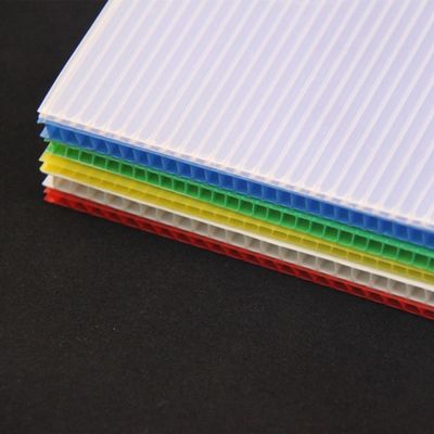 bordo bianco di Corflute del pannello di progetto di 3mm che impermeabilizza rivestimento di Correx