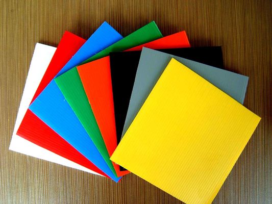 10mm a prova d'umidità Coroplast ha ondulato la plastica riveste gli strati di 6mm Coroplast