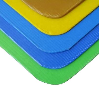 i cuscinetti di plastica ondulati 4mm pp di strato di 3mm mettono a strati il verde del cuscinetto impermeabile