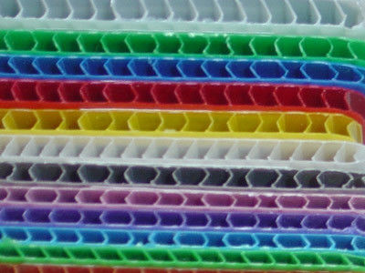 Bordo bianco giallo di Coroplast 5mm strati di Coroplast 4 x 8 riciclabili