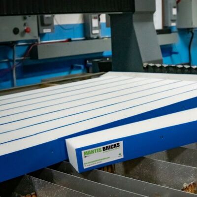 Mattoni ad alta densità per taglio waterjet per macchine waterjet abrasive, mattoni durevoli per vasche di raccolta waterjet, mattoni resistenti all'usura per la protezione del tavolo da taglio waterjet e l'assorbimento degli impatti abrasivi