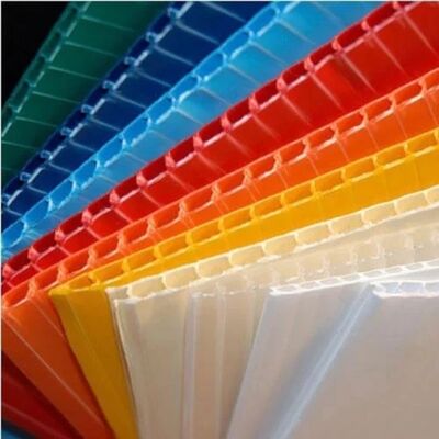 Carta di corflute personalizzabile Tavola di plastica ondulata impermeabile per segni pubblicitari Imballaggi Protezione Display Panel e applicazioni promozionali all'aperto