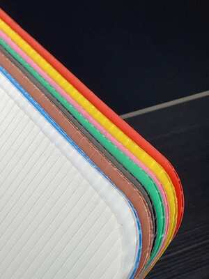Carta di corflute personalizzabile Tavola di plastica ondulata impermeabile per segni pubblicitari Imballaggi Protezione Display Panel e applicazioni promozionali all'aperto